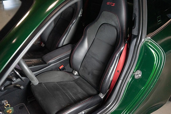 Porsche 911 Carrera 4 GTS 18 of 20