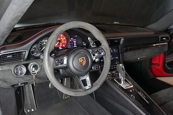 Porsche 911 Carrera 4 GTS 15 of 20