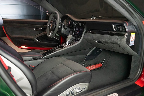Porsche 911 Carrera 4 GTS 17 of 20