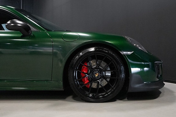 Porsche 911 Carrera 4 GTS 9 of 20