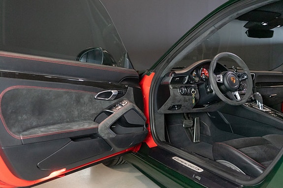Porsche 911 Carrera 4 GTS 13 of 20