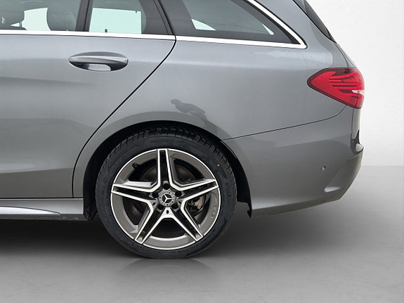 Mercedes-Benz C200 28 of 30