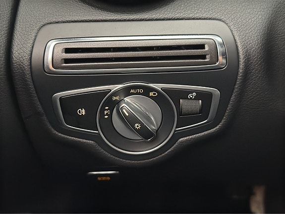 Mercedes-Benz C200 25 of 30