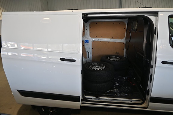 Ford Transit Custom 11 of 19