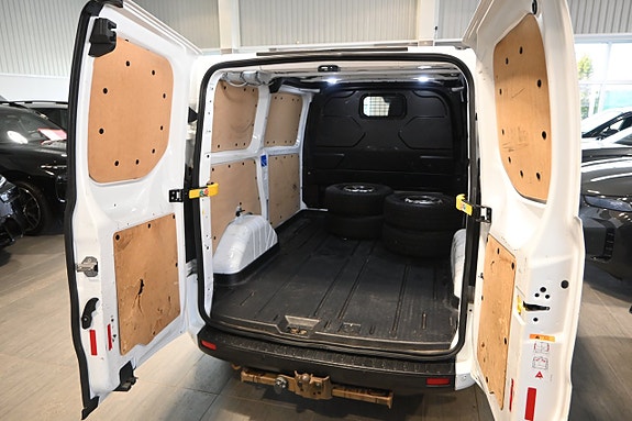 Ford Transit Custom 12 of 19
