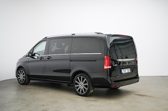 Mercedes-Benz V250 4 of 5