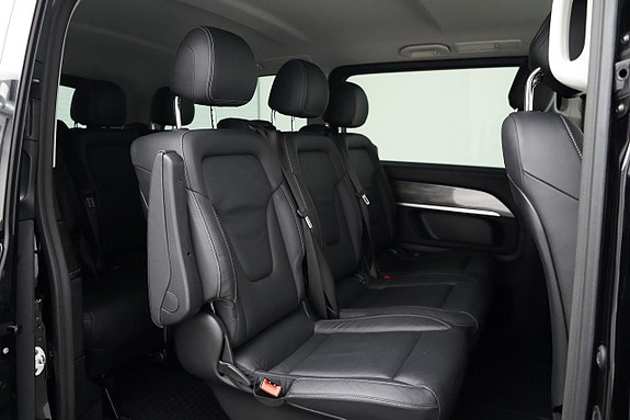 Mercedes-Benz V250 9 of 25