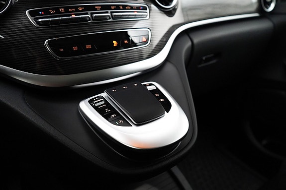 Mercedes-Benz V250 16 of 25