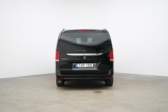 Mercedes-Benz V250 21 of 25