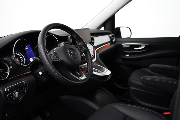Mercedes-Benz V250 5 of 5