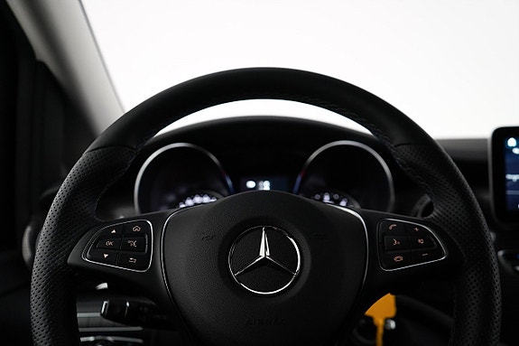Mercedes-Benz V250 11 of 25