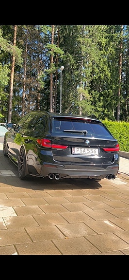 BMW 540i 3 of 5