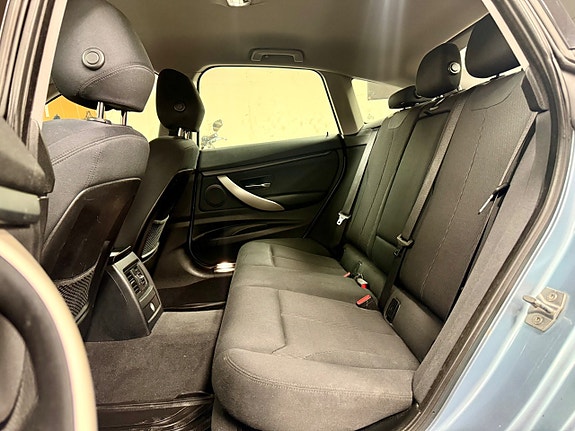 BMW 320 14 of 18