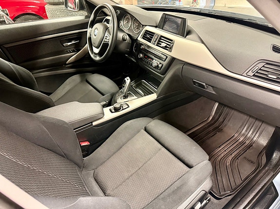 BMW 320 15 of 18
