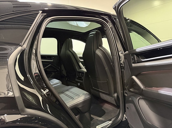 Porsche Cayenne 14 of 27