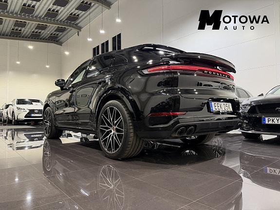 Porsche Cayenne 8 of 27