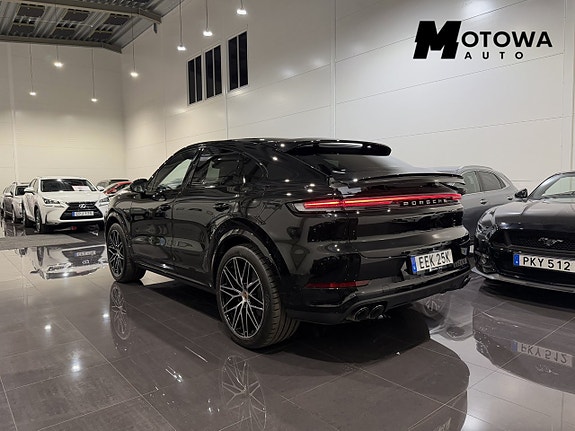 Porsche Cayenne 7 of 27