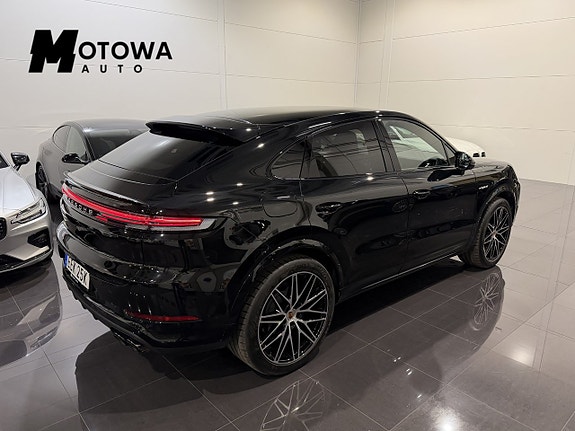 Porsche Cayenne 11 of 27