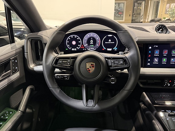 Porsche Cayenne 15 of 27