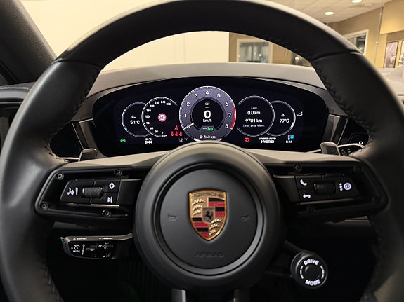 Porsche Cayenne 17 of 27