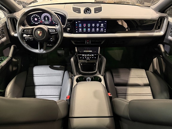 Porsche Cayenne 12 of 27