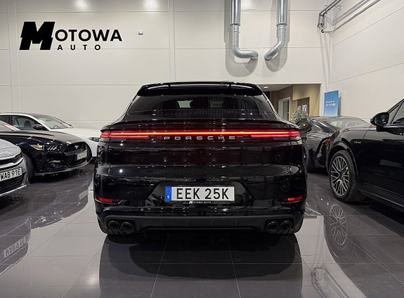 Porsche Cayenne 4 of 5