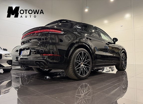 Porsche Cayenne 3 of 5