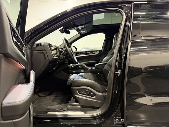 Porsche Cayenne 24 of 27