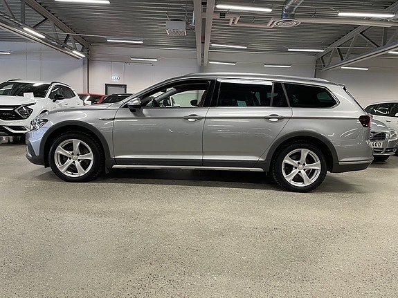 Volkswagen Passat Alltrack 2 of 5
