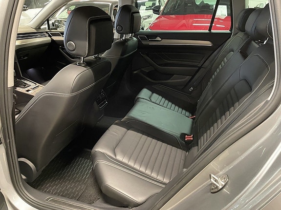 Volkswagen Passat Alltrack 5 of 11