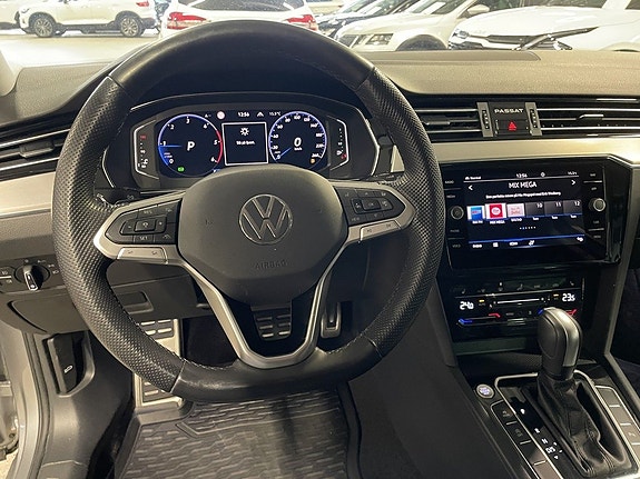 Volkswagen Passat Alltrack 7 of 11