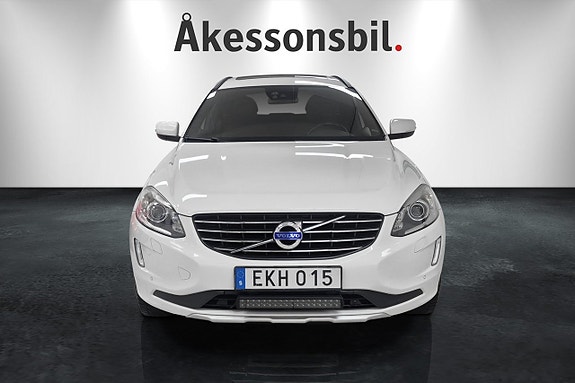 Volvo XC60 2 of 5