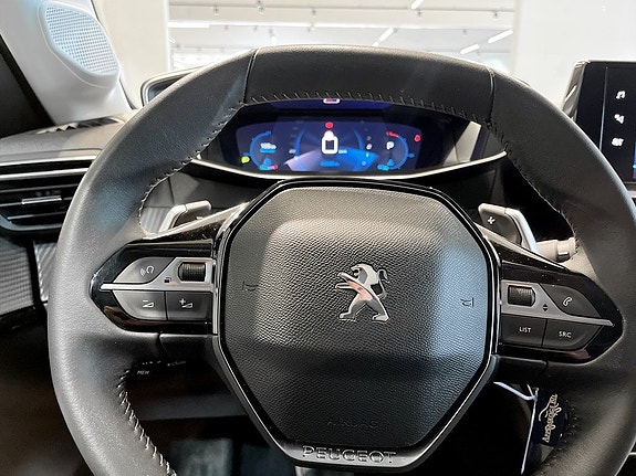 Peugeot 208 7 of 15