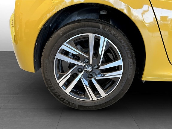 Peugeot 208 14 of 15