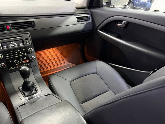 Volvo V70 13 of 16