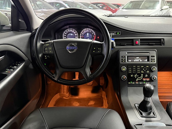 Volvo V70 12 of 16