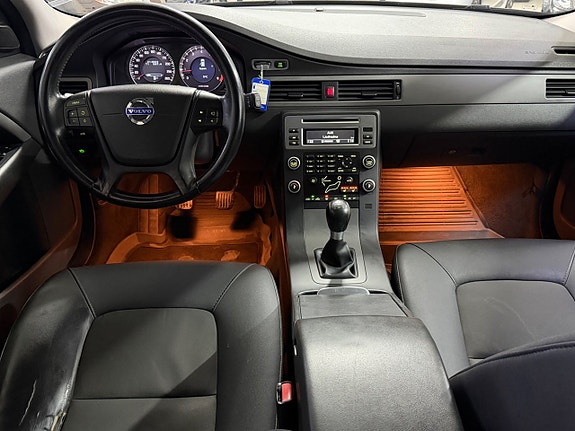 Volvo V70 10 of 16