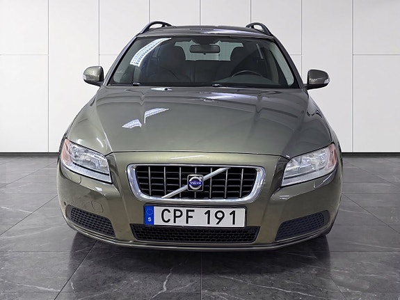 Volvo V70 2 of 16