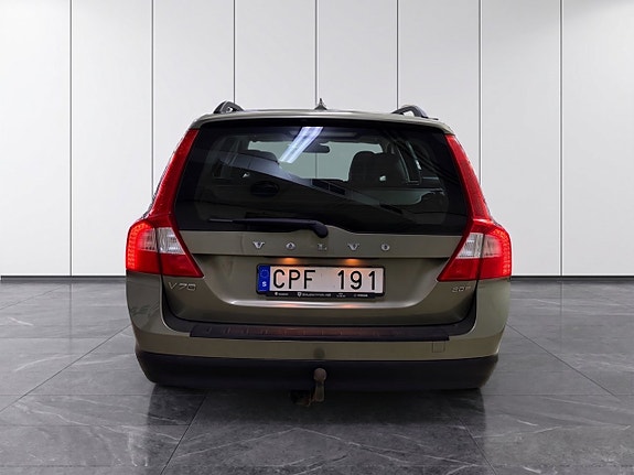Volvo V70 8 of 16