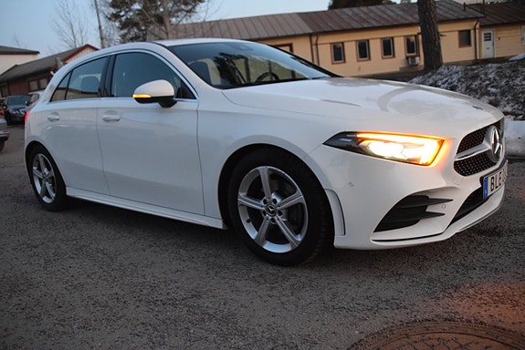 Mercedes-Benz A180 3 of 5