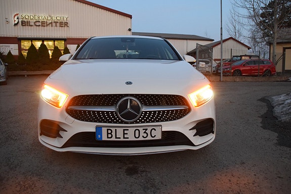 Mercedes-Benz A180 2 of 5