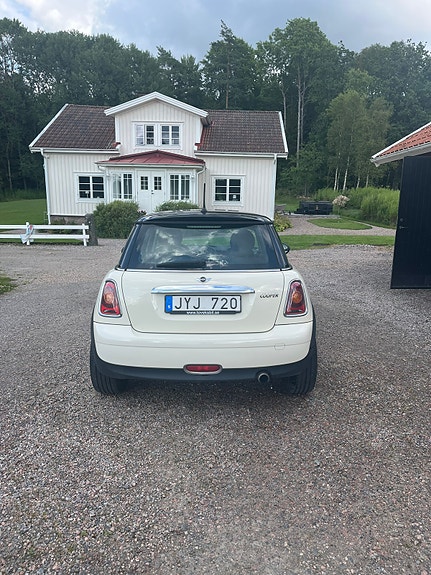 MINI Cooper 3 of 4