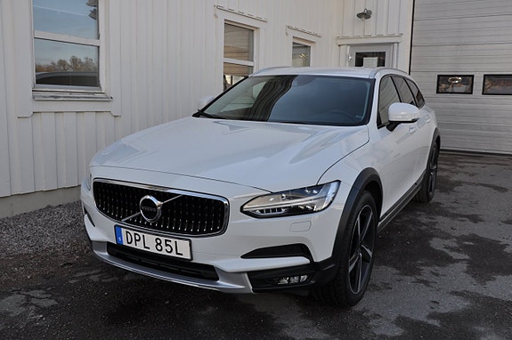 Volvo V90 Cross Country 3 of 5