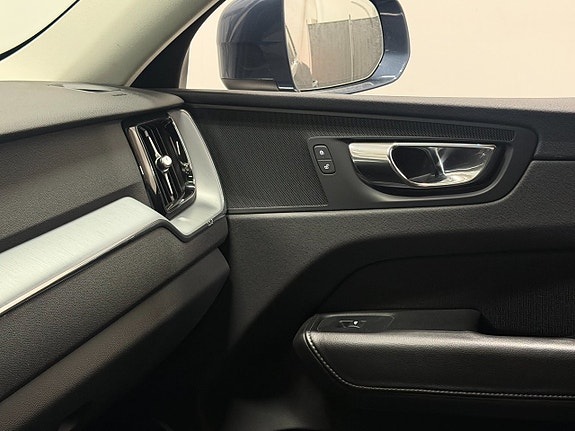Volvo XC60 30 of 30