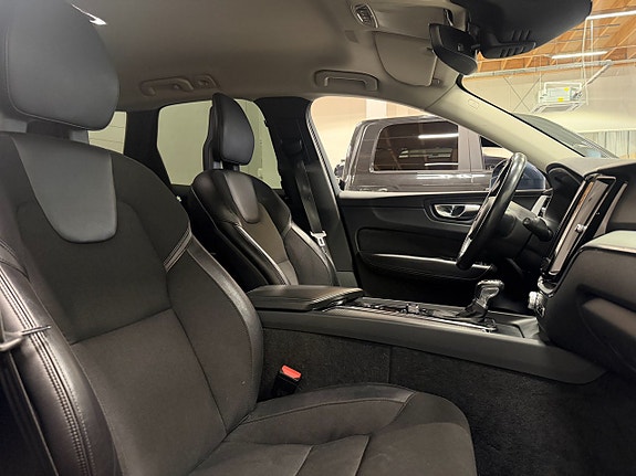 Volvo XC60 14 of 30