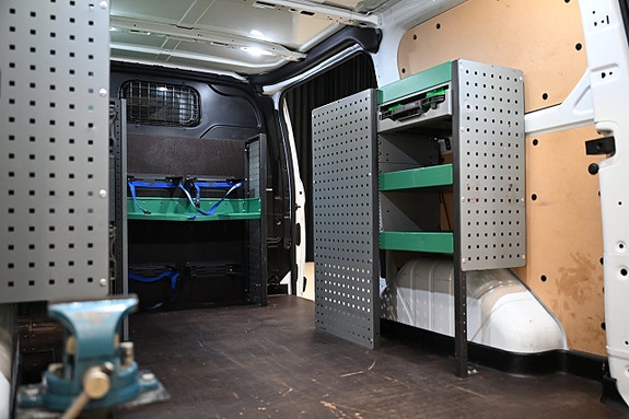 Ford Transit Custom 13 of 30