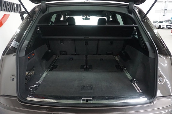Audi SQ7 11 of 30