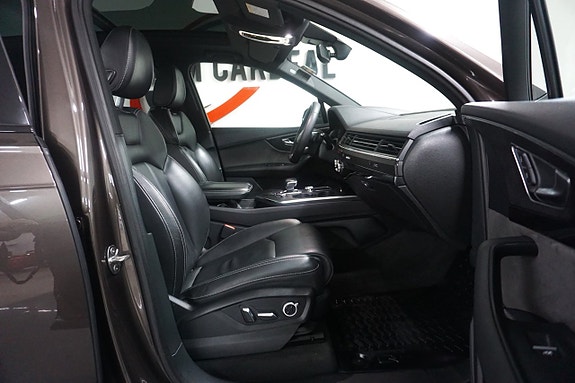 Audi SQ7 13 of 30