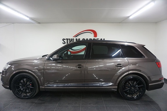 Audi SQ7 2 of 5