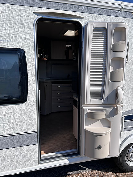 Hobby 560 UL Prestige 2 of 10